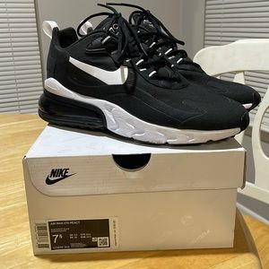Nike Air Max 270